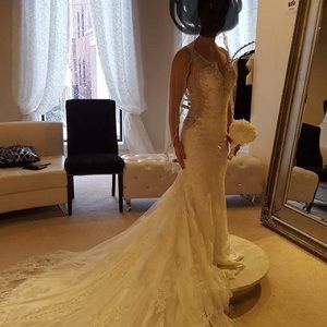 Never worn size 4 wedding gown